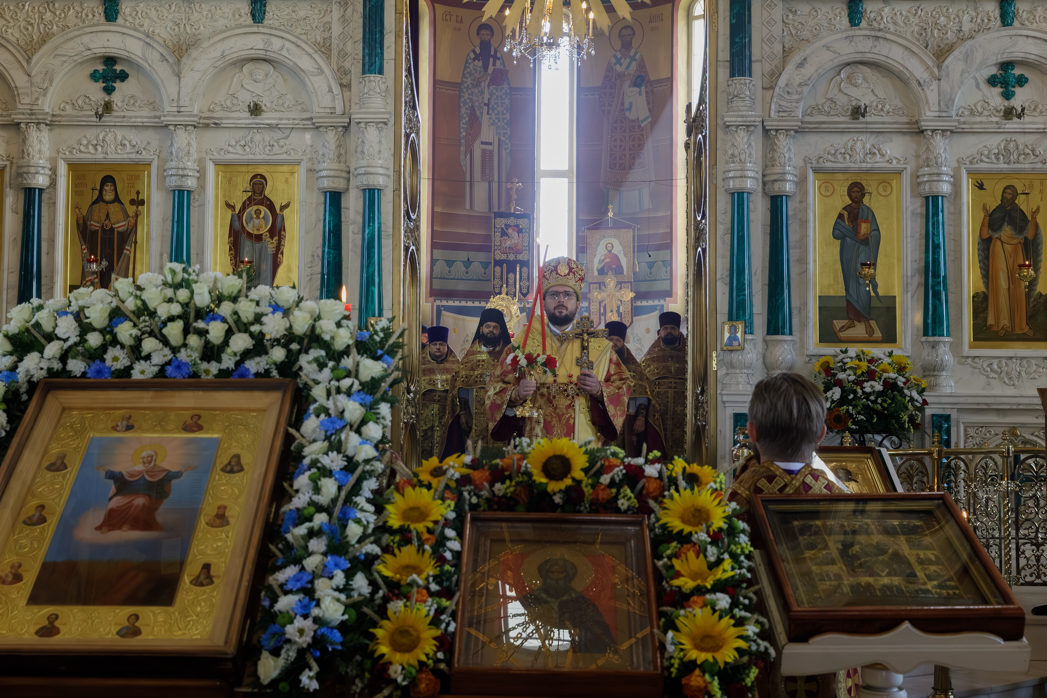 Преосвященнейший Дионисий, епископ Россошанский и Острогожский, возглавил торжества в честь 20-летия Свято-Ильинского кафедрального собора г. Россошь