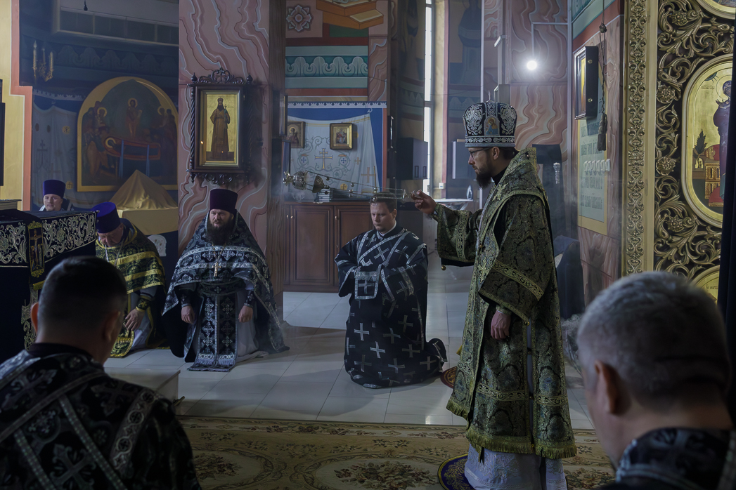 Епископ Россошанский и Острогожский Дионисий совершил первую в году Литургию Преждеосвященных Даров