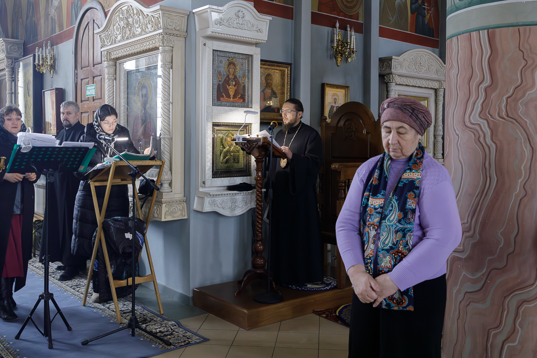 Во вторник 1-й седмицы Великого поста епископ Дионисий молился за утренним богослужением в Свято-Ильинском кафедральном соборе г. Россоши