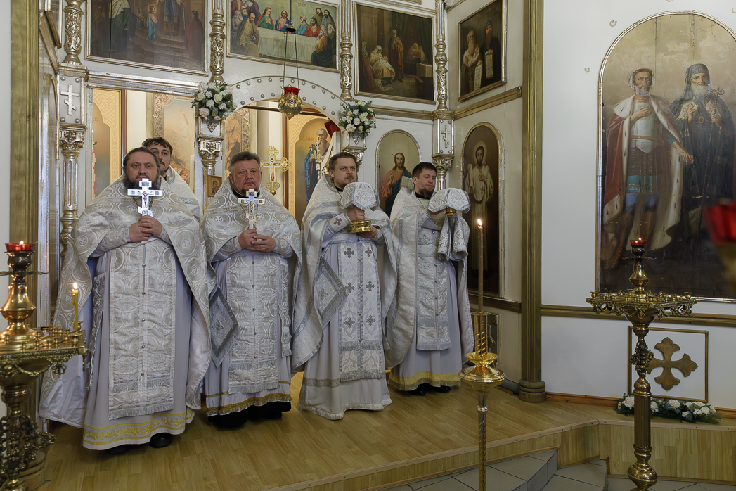 В Александро-Невском храме города Россошь было совершено соборное богослужение и панихида